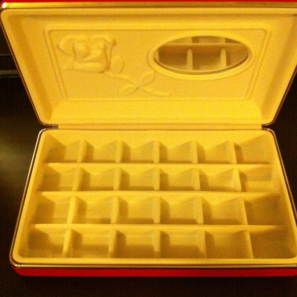 Bundled Red velvet earring box - Picture 2 of 3