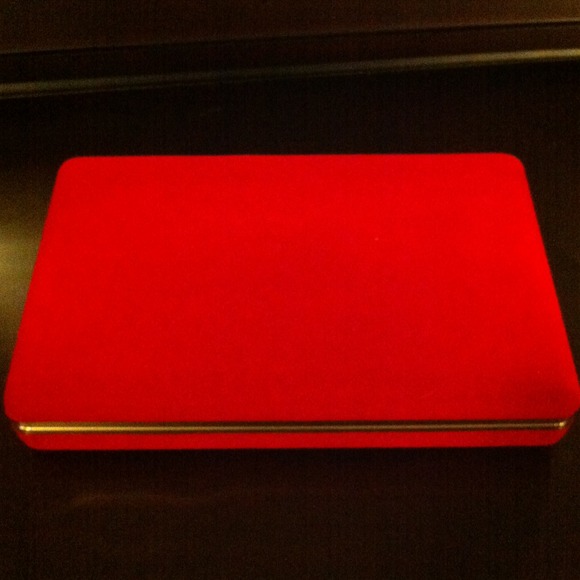 Bundled Red velvet earring box - Picture 3 of 3