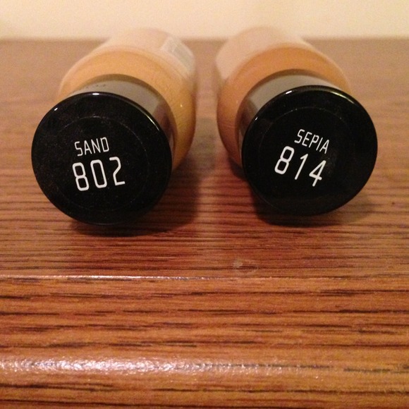 New Loreal Hip Foundations - Picture 2 of 2