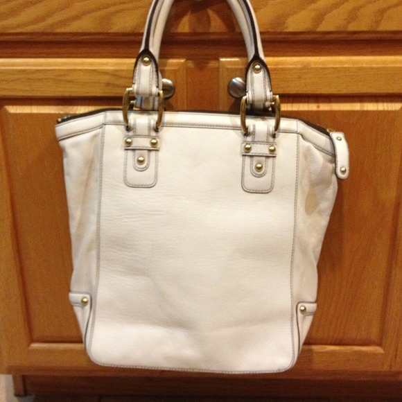 Beautiful Banana Republic tote @pricedrop - Picture 1 of 4