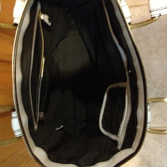 Beautiful Banana Republic tote @pricedrop - Picture 2 of 4