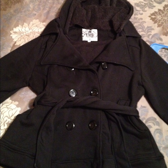 Black hooded soft coat