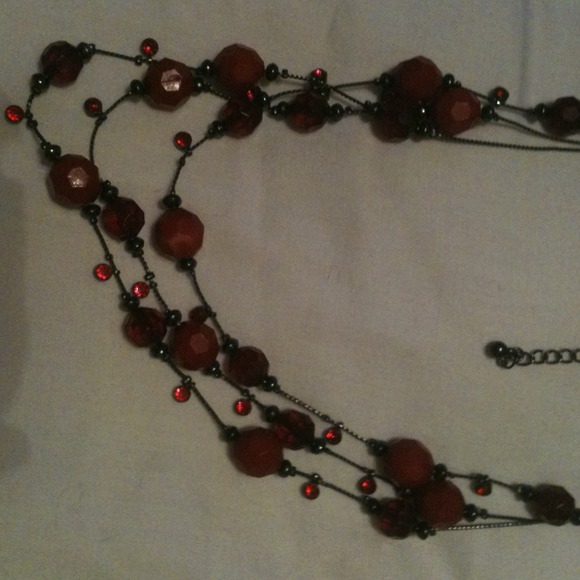 Red beaded necklace - Picture 3 of 3