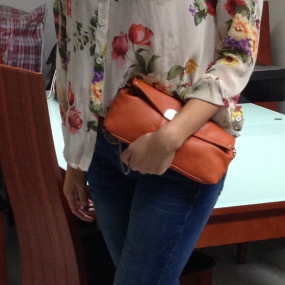 Banana Republic clutch with chain - Picture 2 of 3