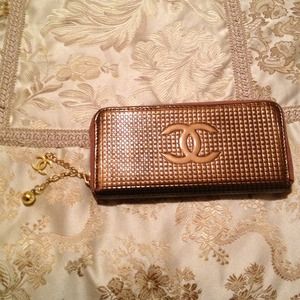 New Chanel wallet vinyl bronze color!
