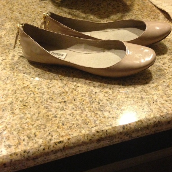 Reserved!!!!!!!!!Used Steven madden flatS