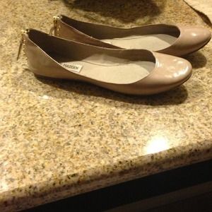 Reserved!!!!!!!!!Used Steven madden flatS