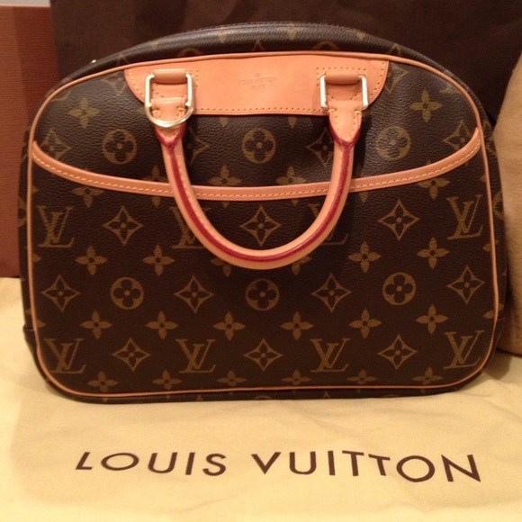 ๐SOLD IN BUNDLE๐Auth Louis Vuitton Trouville - Picture 2 of 4