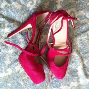 DV hot pink suede pump