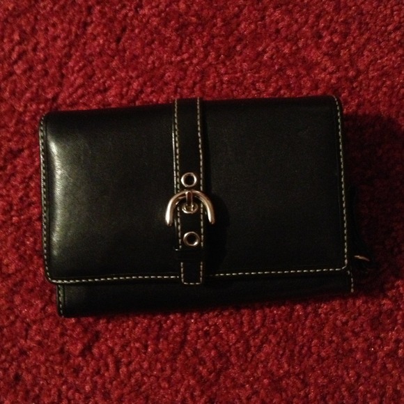 RESERVED @terryseeno Authentic Coach wallet