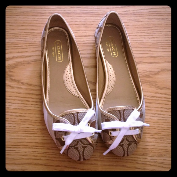 Coach Shoes - 👠FINAL SALE👠Authentic Coach Flats.