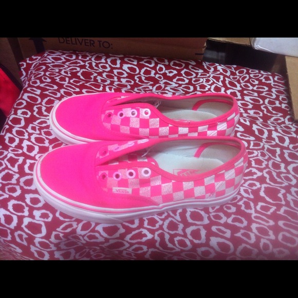 Traded-FINAL REDUCTION Hot Pink Vans