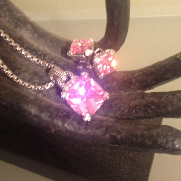 Matching Silver necklace and earrings (925)