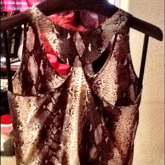 Silk t-back snake print top - Picture 2 of 2