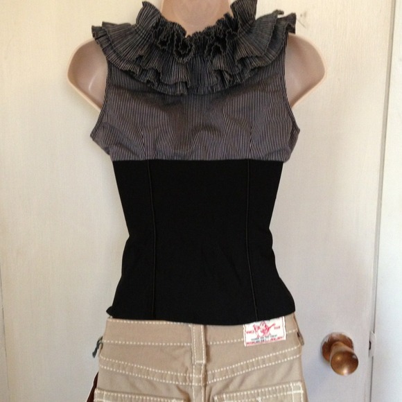 🎀SEXY RUFFLE SHIRT🎀 - Picture 4 of 4