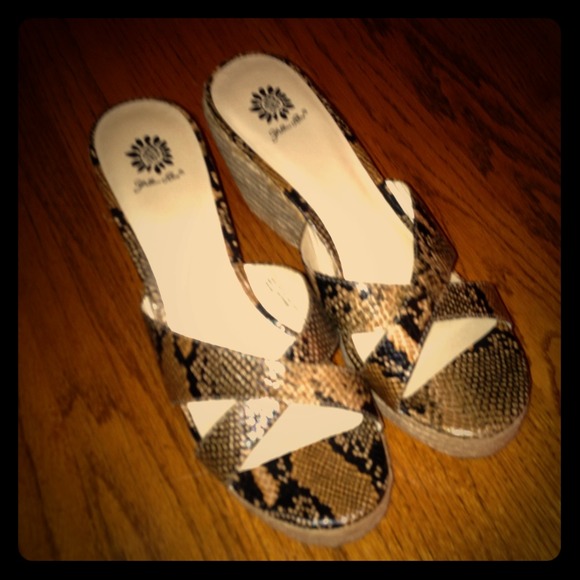 ❗Reduced❗Yellow Box Wedges. - Picture 1 of 2