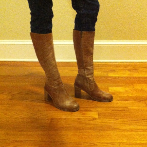 Nude leather boots size 38