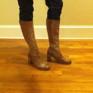 Nude leather boots size 38