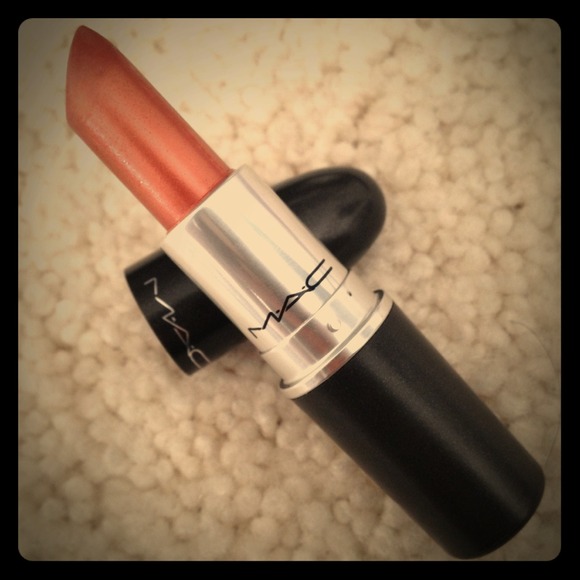 😜SOLD😜MAC LE Thrills lipstick - Frost