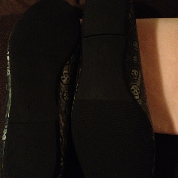 👠Steve Madden (brand new.. never wore!)💀flats!! - Picture 2 of 3