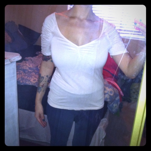 H&M creme colored top with ruched sleeves