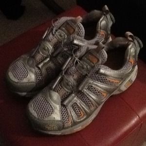 ⏬⏬REDUCED⏬⏬ NORTH FACE WALKING SHOE