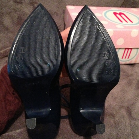 Never worn navy blue Melissa heels - Picture 4 of 4