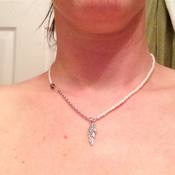 Juicy couture angel wing pearl necklace