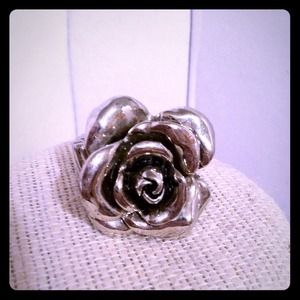 Stretch silver toned rose ring