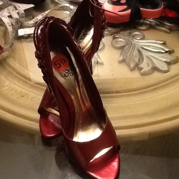 *REDUCED* Burgundy Carlos Santana  pumps