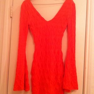 Brand new NEVER WORN bebe dress!! Very classy:)