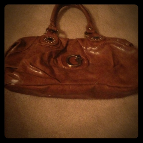 ⭐SOLD⭐Guess tan purse
