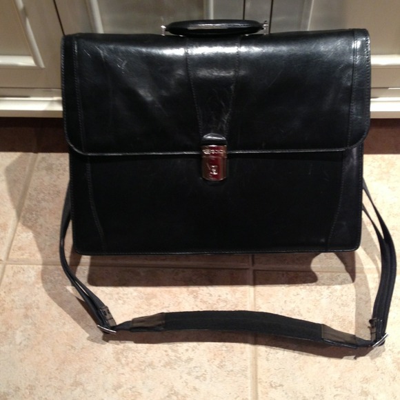 Beautiful Bosca leather briefcase for sale. - Picture 3 of 4