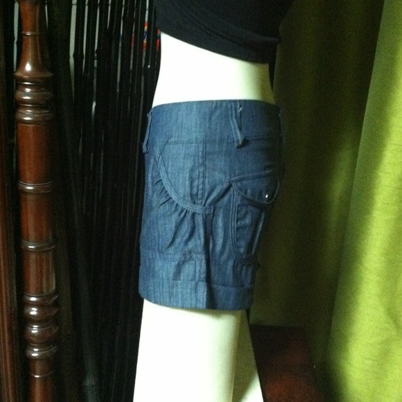 ✨SOLD✨ blue button shorts - Picture 2 of 4