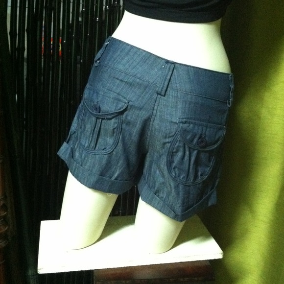 ✨SOLD✨ blue button shorts - Picture 3 of 4