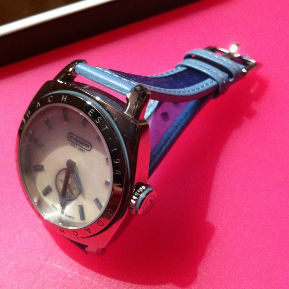 New Coach Signature Band Watch - Picture 4 of 4