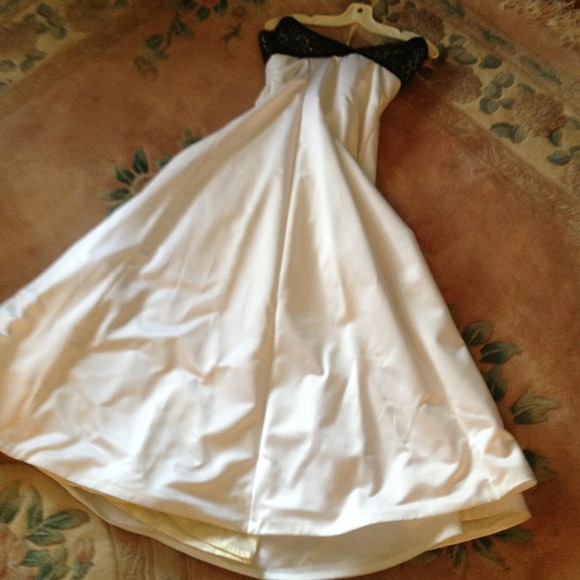 DonTed. Strapless gown - Picture 2 of 4