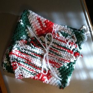 Pot holders 2 and dishrag 1 per set