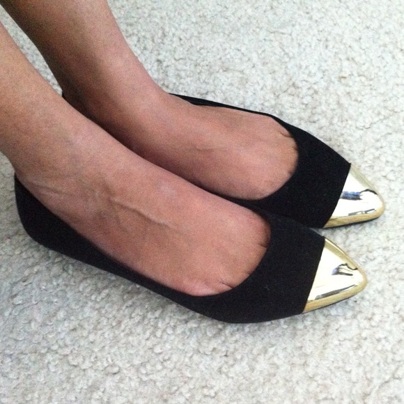 ❌SOLD ❌Gold cap toe flats - Picture 2 of 4