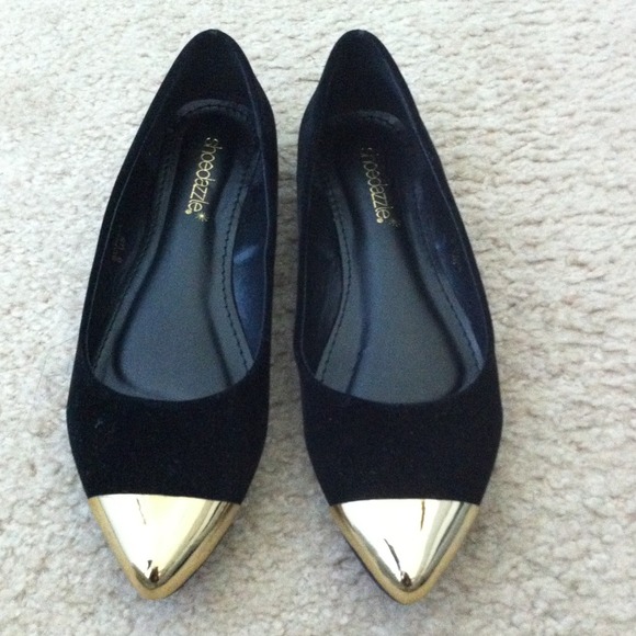 ❌SOLD ❌Gold cap toe flats - Picture 3 of 4