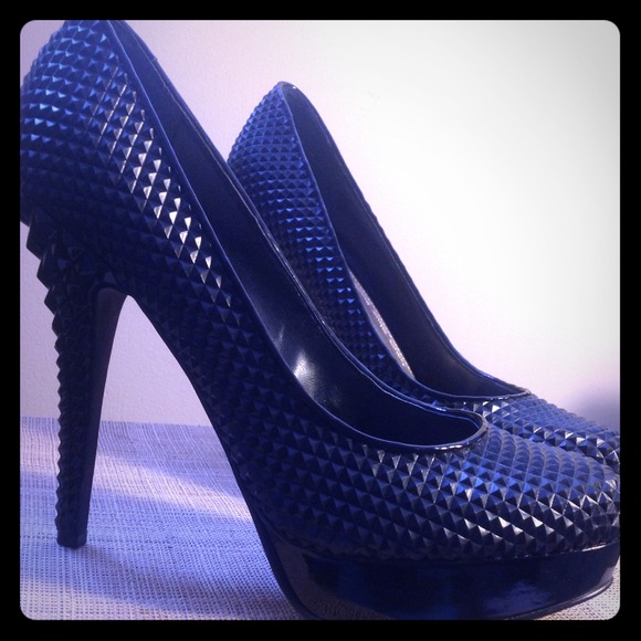 ***SOLD***Rachel Roy Textured Heels size 9.5!!