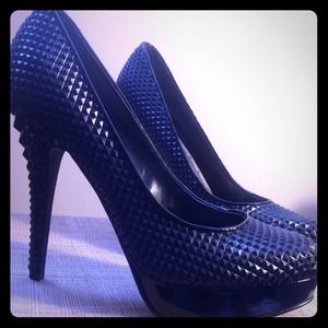 ***SOLD***Rachel Roy Textured Heels size 9.5!!