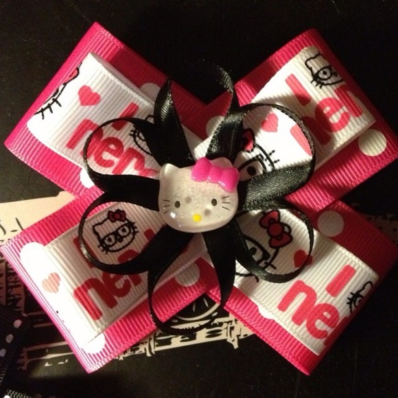 I love nerds!!!!! Hello kitty hair bow