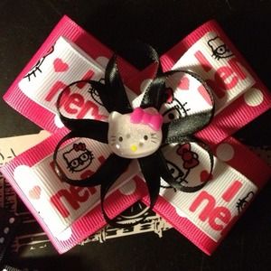 I love nerds!!!!! Hello kitty hair bow