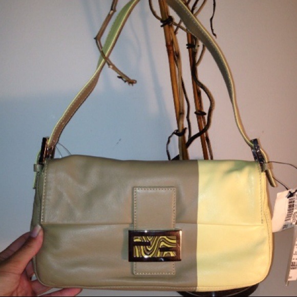 💯 Fendi - TAN/YELLOW FENDI HANDBAG