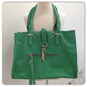 Handbags - 🔱NEW🔱 green bag Handbags - 🔱NEW🔱 green bag