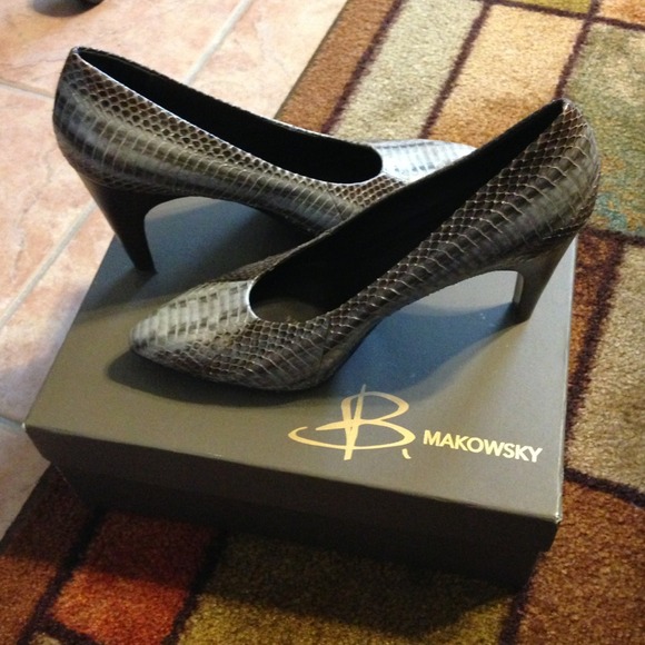 B Makowsky size 8.5