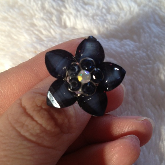 Floral ring - Picture 2 of 3