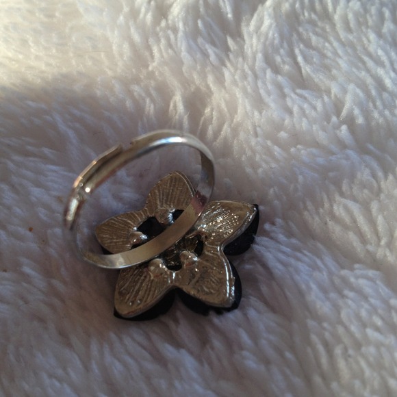 Floral ring - Picture 3 of 3