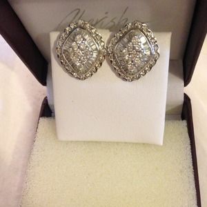 14K   More than 2 carat diamond earrings